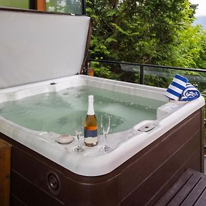 Suite met een Slaapkamer en een King Size Bed